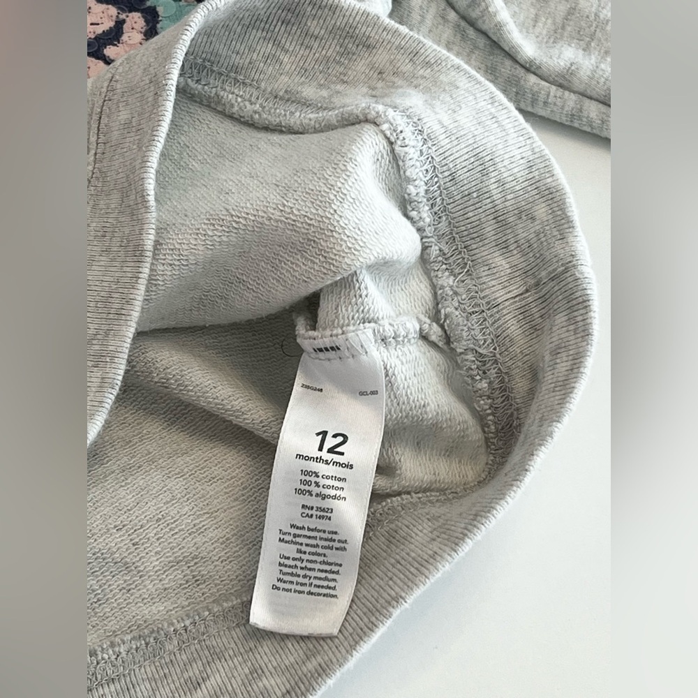 ⚡️4/$20⚡️Carter’s Gray Butterfly “Be Unique” Sweatshirt | Baby Girl 12 MTH - Picture 5 of 5